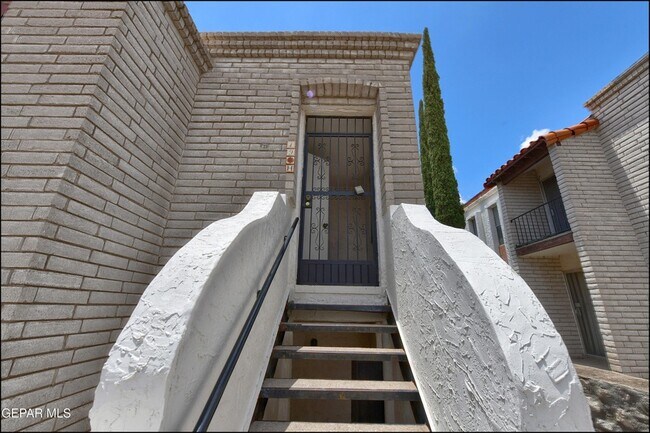 Building Photo - 6201 ESCONDIDO Dr