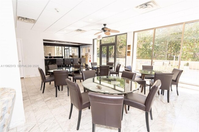 Building Photo - 1021 Hillsboro Mile Unit 204