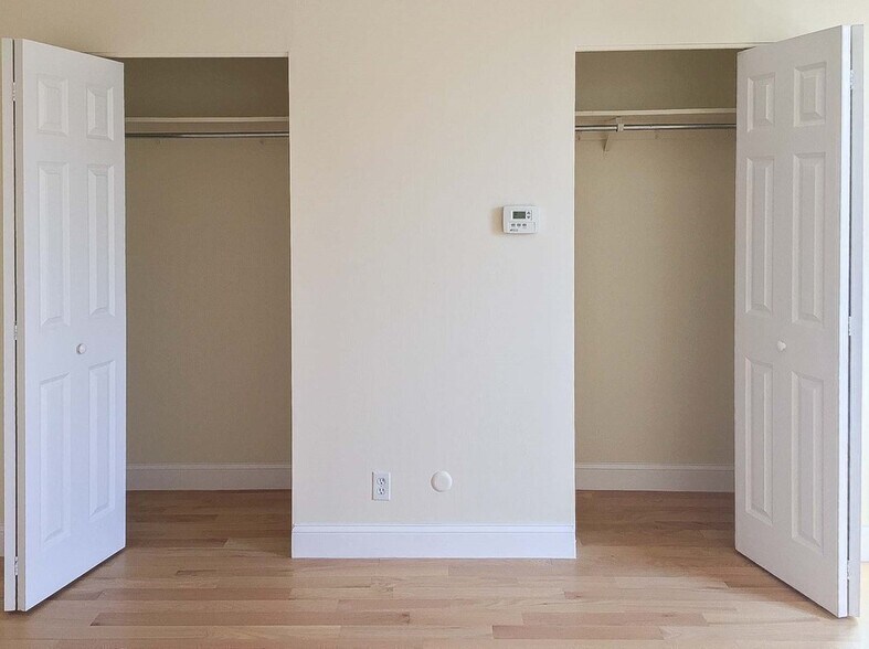 Building Photo - 33 Pond Ave