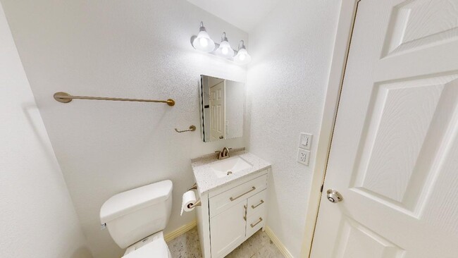 Building Photo - Gorgeous Condo nestled right on Lady Bird ...