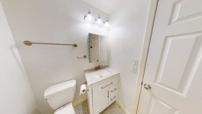 Building Photo - Gorgeous Condo nestled right on Lady Bird Lake!