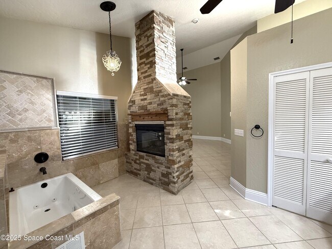 Building Photo - 108 Windward Way