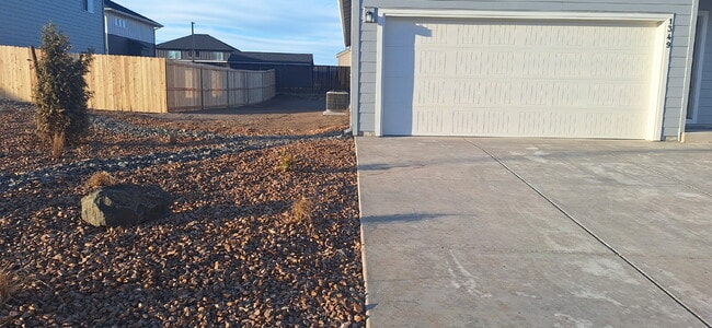 Building Photo - 3 Bedroom 2 Bathroom New build House