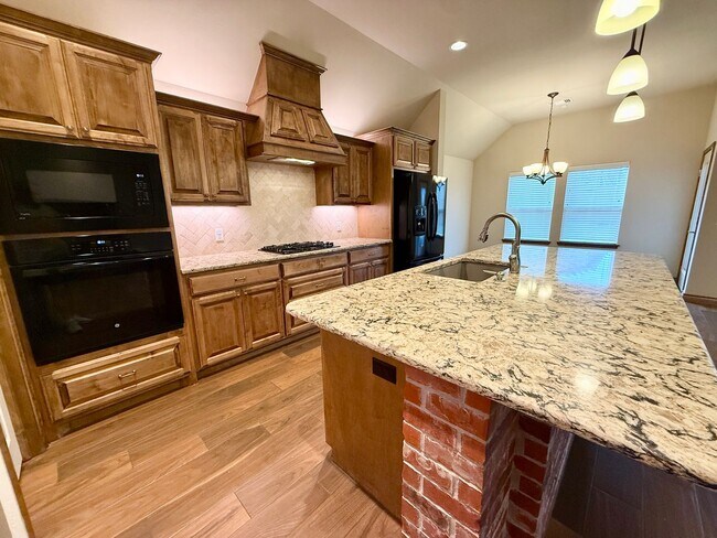 Building Photo - 706 Sedona Dr