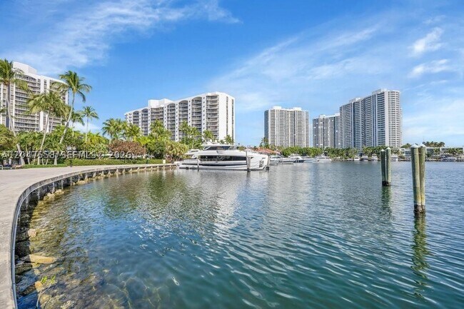 Building Photo - 3640 Yacht Club Dr