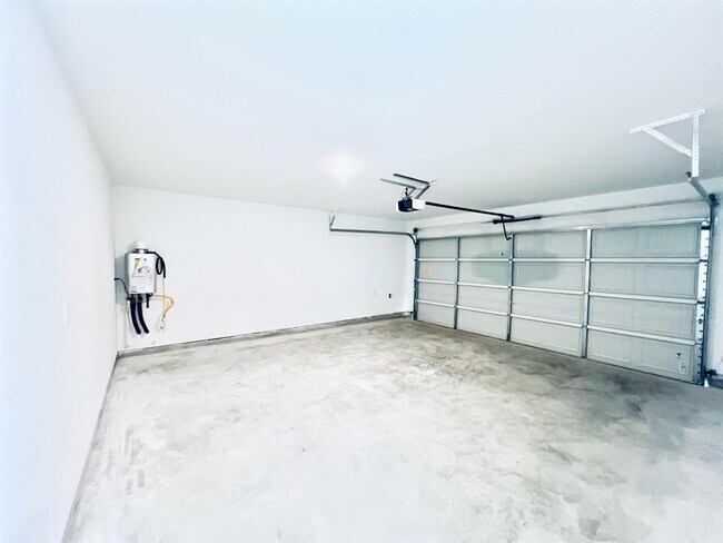 Building Photo - 3007 Mallorca Dr