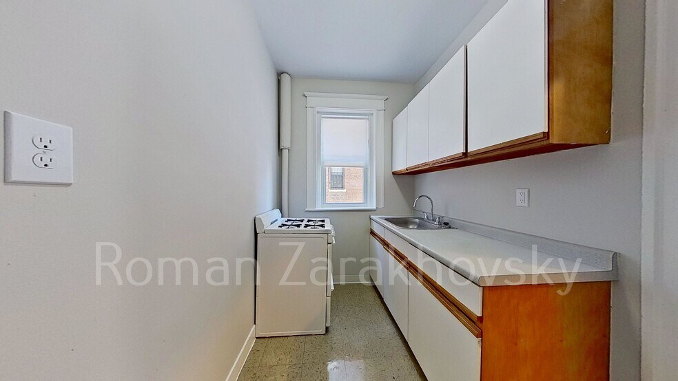 Building Photo - 219 Kelton St