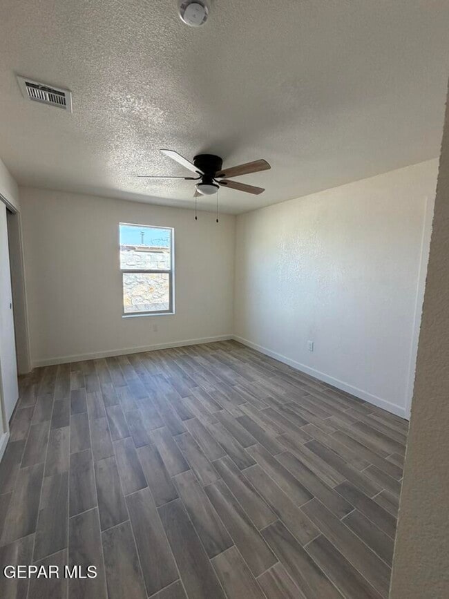 Building Photo - 102 Chama Ln