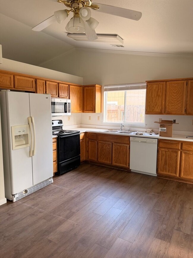 Building Photo - 3-bedroom, 2-bath home in great neighborhood!