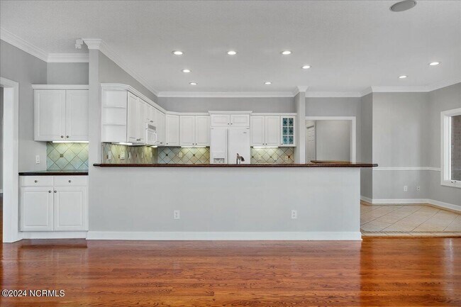 Building Photo - 11 Whisper Lake Dr