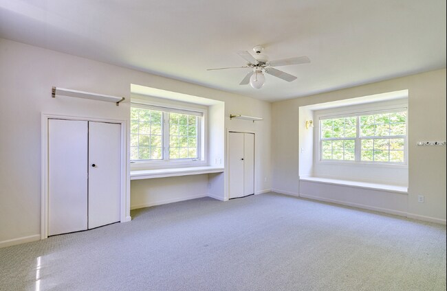 Building Photo - 616 SE Andover Pl