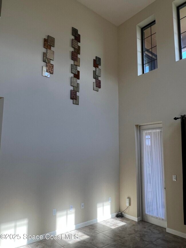 Building Photo - 146 Clemente Dr