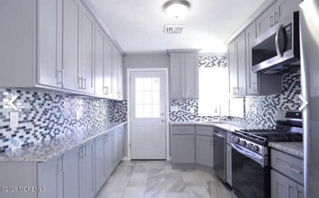 Building Photo - 145 Main St