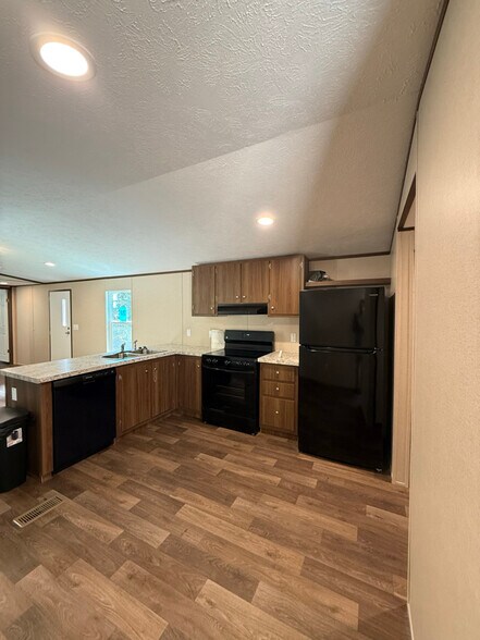 Building Photo - 350 Scenic Cir