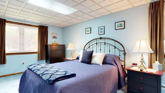 Building Photo - 3 bed, 2 bath house with solar panels! FRE...