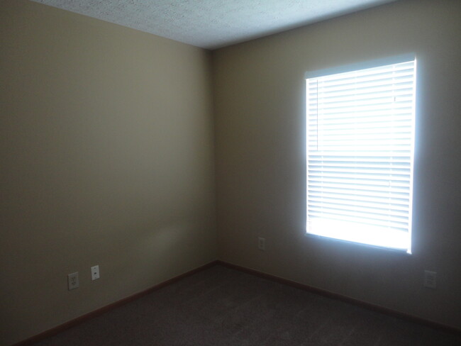 Building Photo - 5828 Winshire Dr