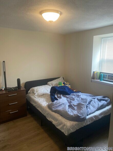 Building Photo - 168 N Beacon St