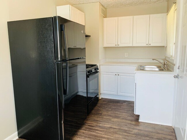 Building Photo - 6102 E Fayetteville Dr