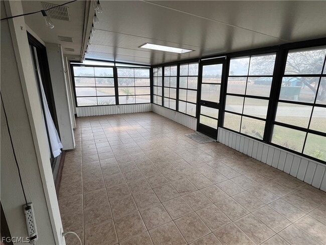 Building Photo - 1041 River Run Rd