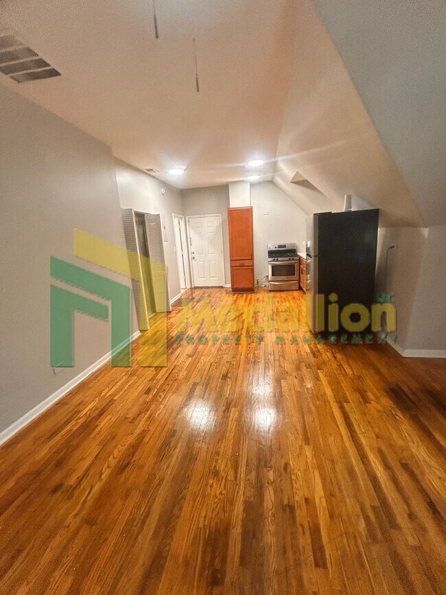 Building Photo - 4700 W Monroe St