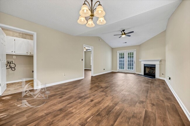 Building Photo - ONE STORY LIVING - MINUTES FROM EVERYTHING