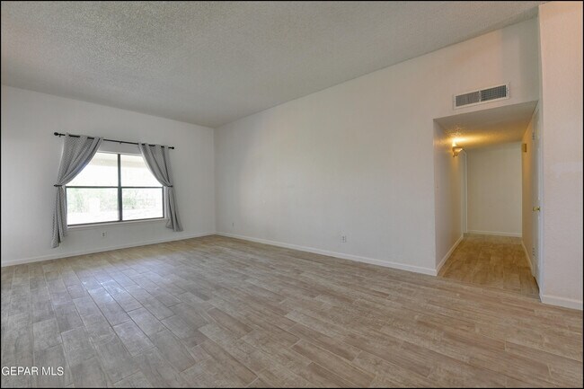 Building Photo - 829 Dulce Tierra Dr