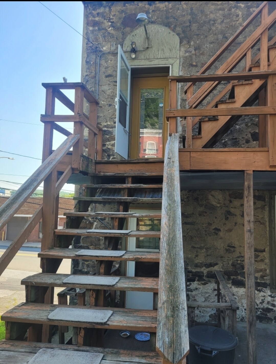 Rear entrey - 509 S Centre St