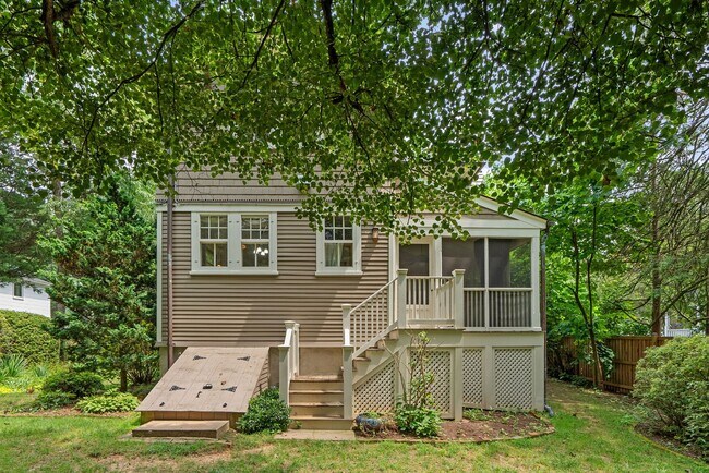 Building Photo - 4 Bed 3.5 bath - Kensington Victorian - Mo...
