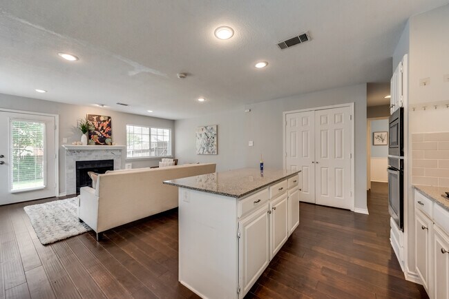 Building Photo - 4231 Crestedge Dr