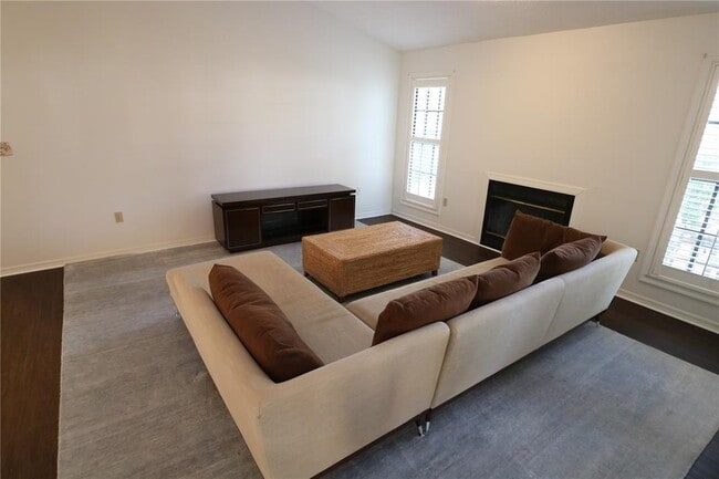 Building Photo - 5424 Saddlebrook Way