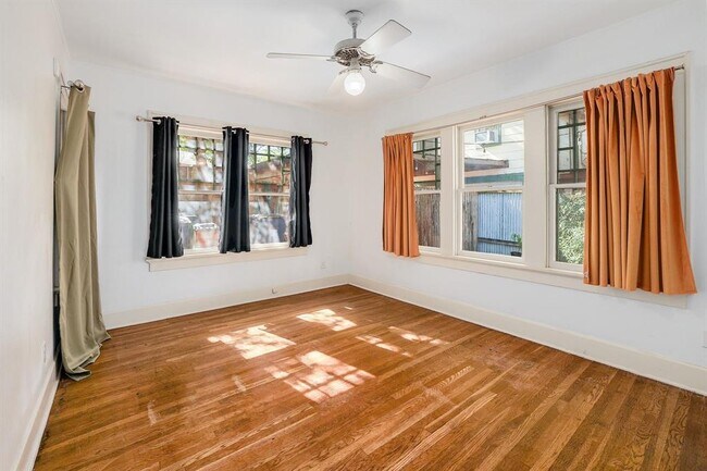 Building Photo - 1804 Kenwood Ave