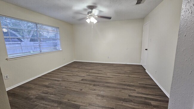 Building Photo - 10303 Old Towne Ln