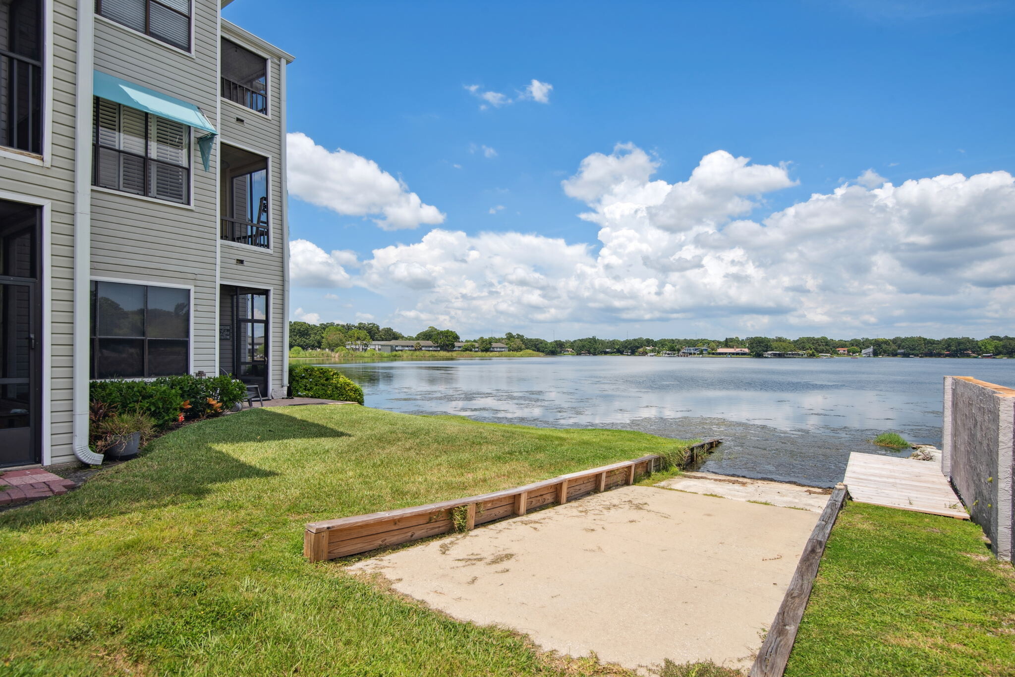 Building Photo - 3127 W Sligh Ave