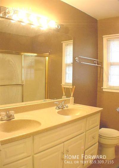 Building Photo - 3521 Camelot Dr