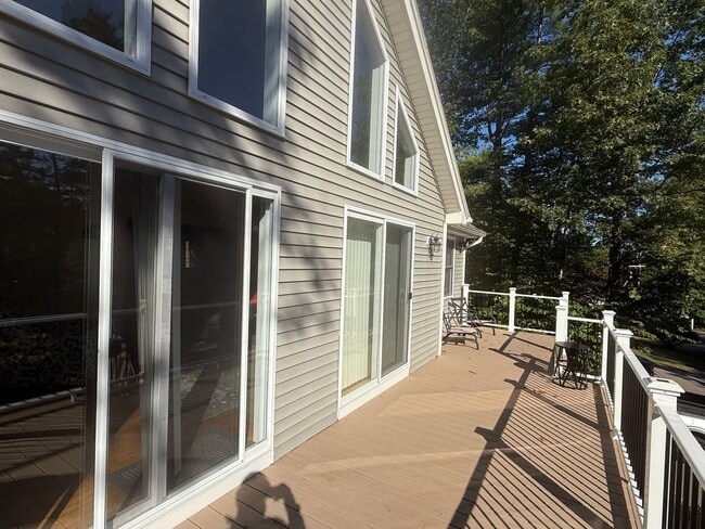 Building Photo - Spacious & Comfortable 4 Bedroom House - C...