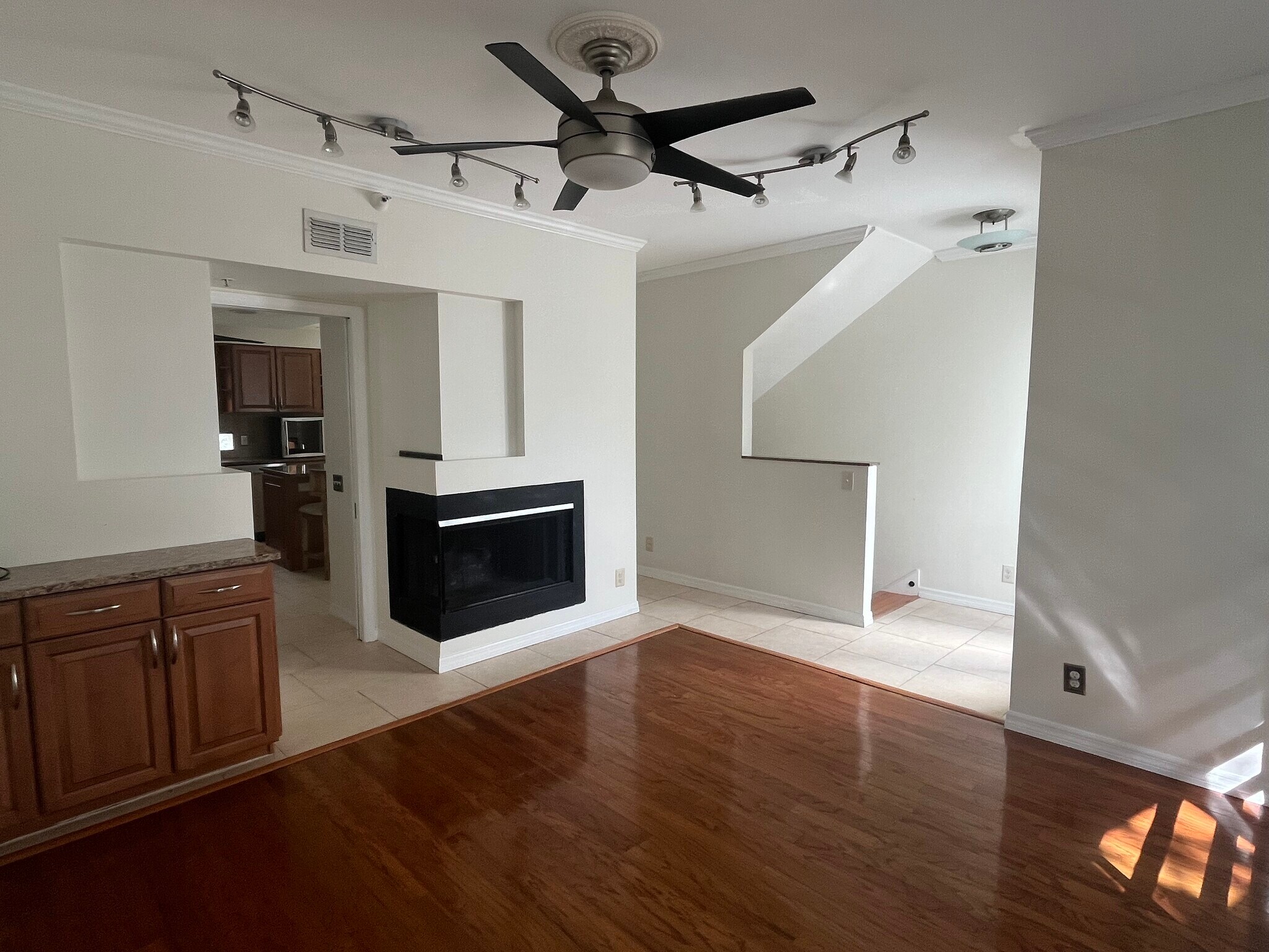 Den / dining area - 4950 Bayshore Blvd