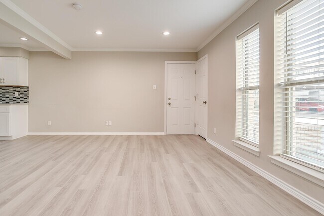 Building Photo - 5076 Matilda St