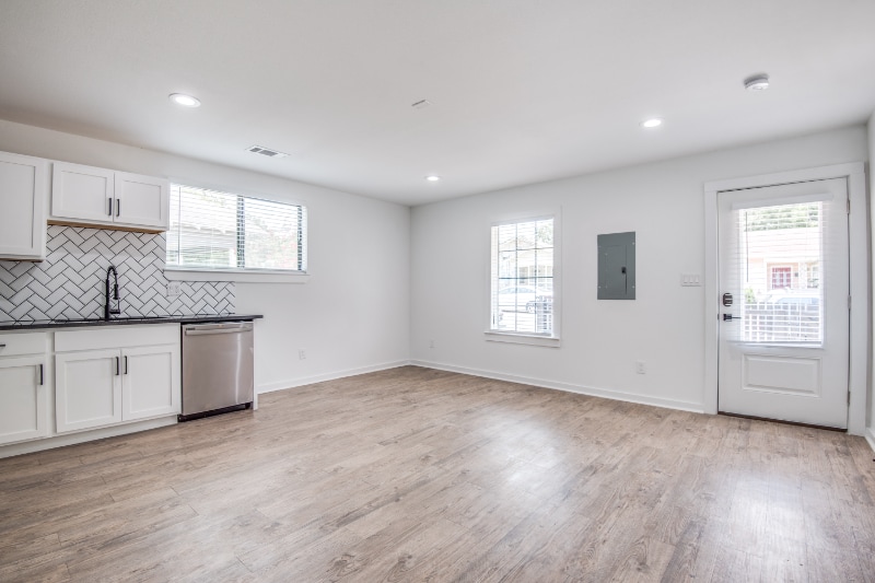 Building Photo - 410 Lansing St