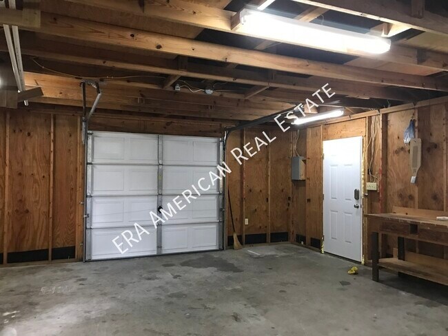 Building Photo - 205 Esmond Ct