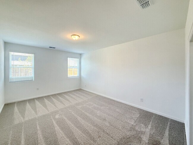 Building Photo - Elegant New Build in Princeton with Pool, ...