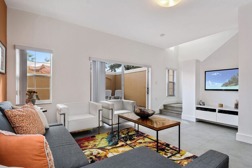 Building Photo - 139 Pompano Beach Dr