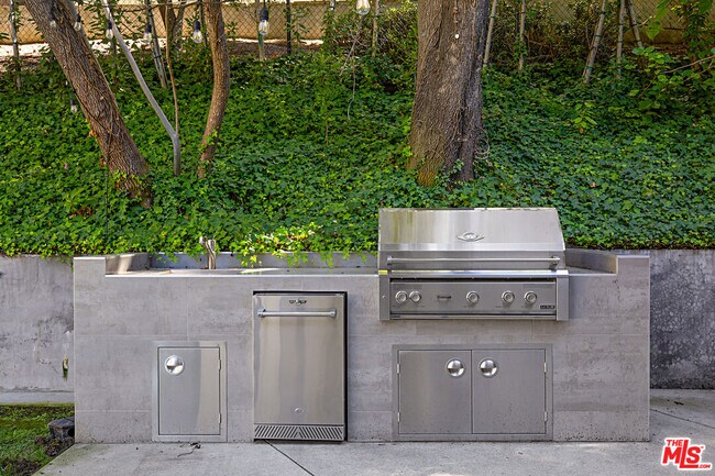 Building Photo - 11200 Dona Lola Dr