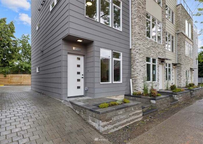 Primary Photo - 4758 Green Lake Way N