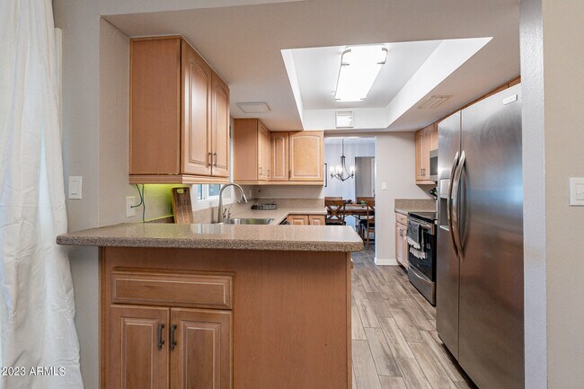 Building Photo - 4016 S Holbrook Ln