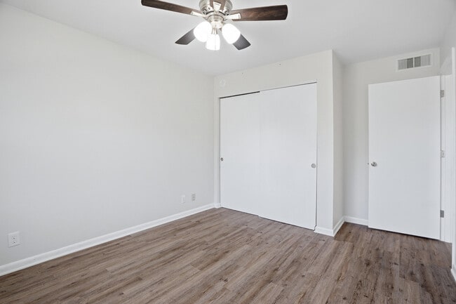 Building Photo - 405 Brewer Dr