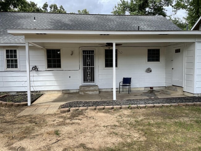 Building Photo - 1208 Essex Ln