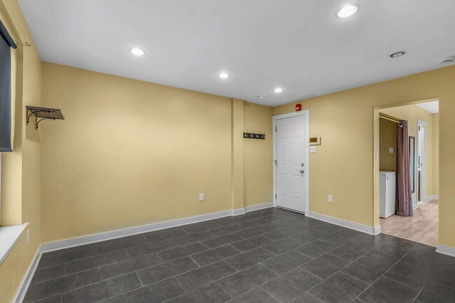 Building Photo - 1183 S 13th St