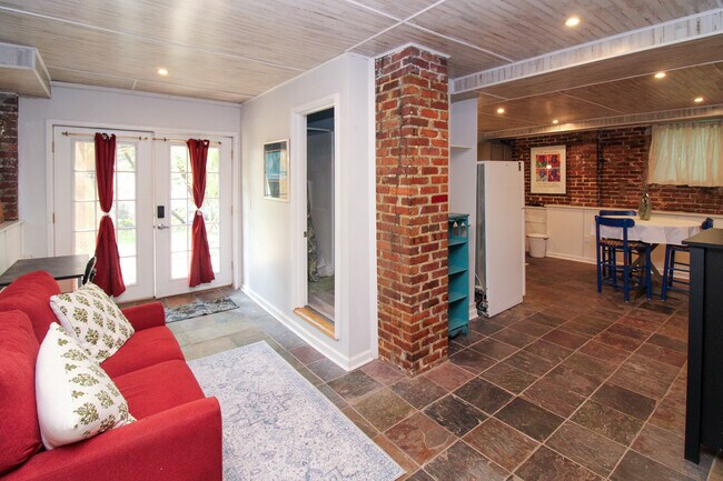 Building Photo - 32 Balm Grove Ave