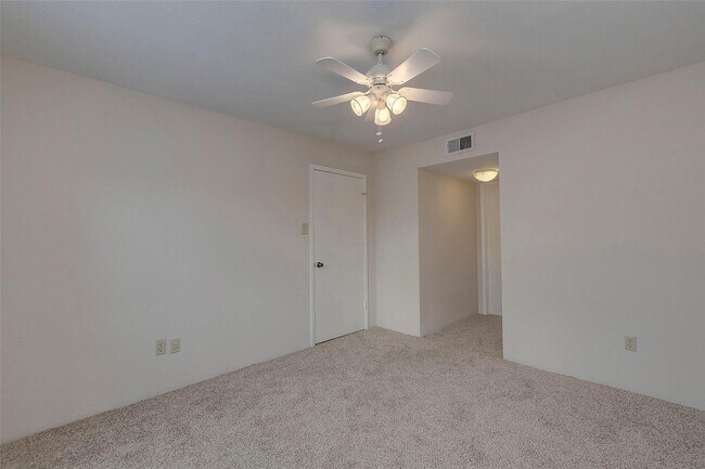 Building Photo - 2100 Wilcrest Dr