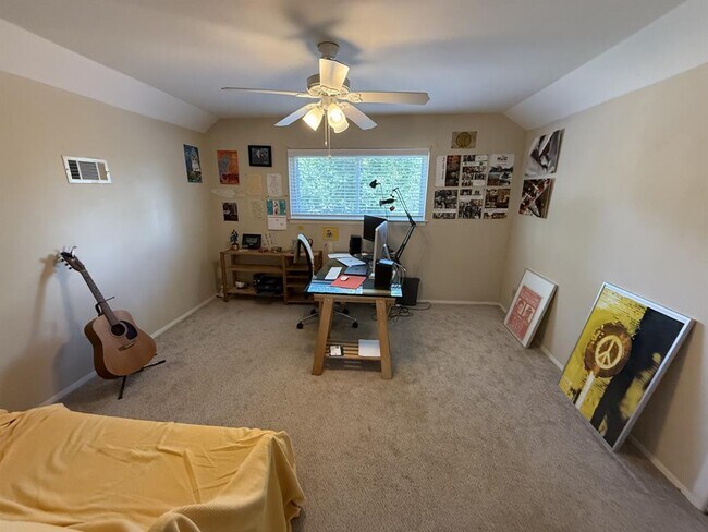Building Photo - 15806 Torry Pines Rd